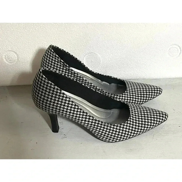 Women’s Confort Plus By Predictions SZ 6 Black/White Herringbone Heels - Picture 1 of 8